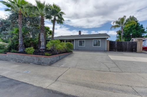 8308 Haliburton Ct, Citrus Heights, CA 95610-3321