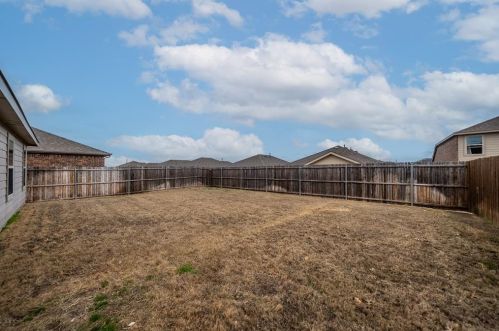 2125 Meadow Park Dr, Princeton TX  75407-2641 exterior