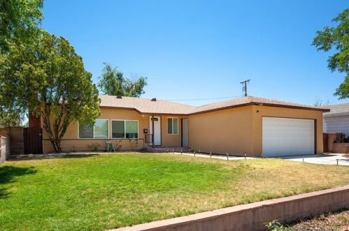 1050 Avenue, Lancaster, CA 93534