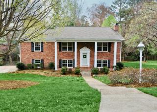 1340 5th Street Cir, Hickory, NC 28601-2404