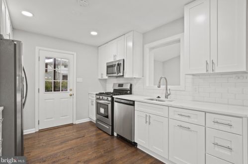 7102 Kerr Dr, Springfield VA  22150-3634 exterior