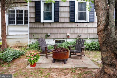 518 Bordentown Rd, Trenton, NJ 08620-1722