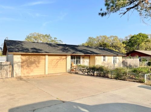 137 Melanie Dr, Azle, TX 76020-2405