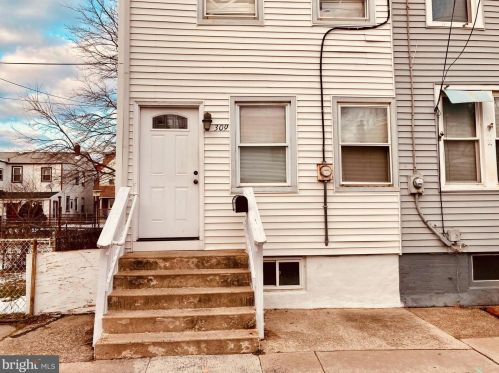 309 Somerset St, Gloucester, NJ 08030-1740