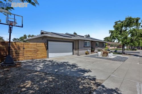 7667 Gardella Dr, Pleasanton, CA 94568-1805
