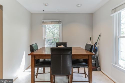 7318 Eggar Woods Ln, Springfield VA  22153-2012 exterior