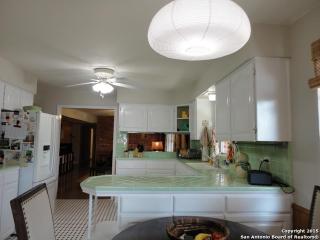 222 Glentower Dr, San Antonio TX  78213-1913 exterior