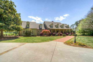 111 Golfview Ct, Carrollton, GA 30117-4203
