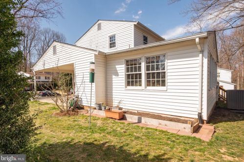 6705 Little Ann Ct, Springfield VA  22152-2629 exterior