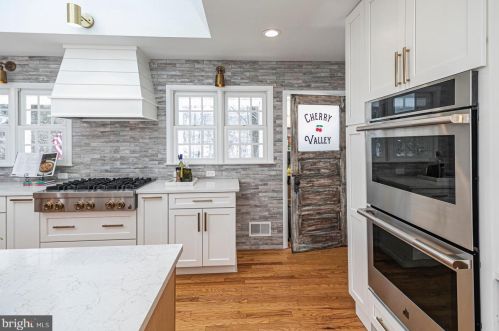 275 Cherry Vly Rd, Princeton NJ  08540-7917 exterior