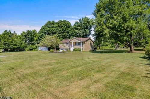 15 Old Forge Rd, Chester, NJ 07930-2307