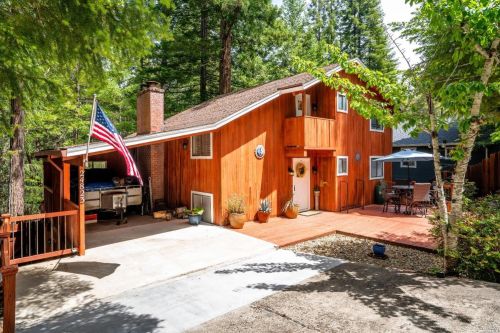 24823 Clover Rd, Willits, CA 95490-8520