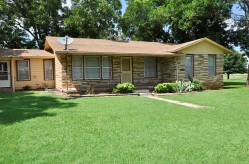 303 Aikens St, Lipan, TX 76462-2423