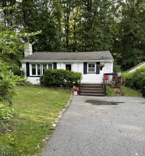118 Highwood Rd, Parsippany, NJ 07834-3018