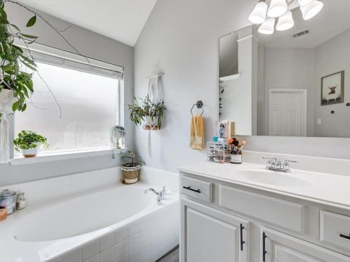 6552 Fairview Dr, Fort Worth TX  76148-1440 exterior