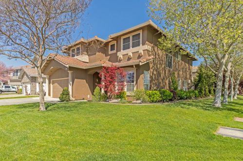 660 Simeon Ct, Ripon, CA 95366-9566