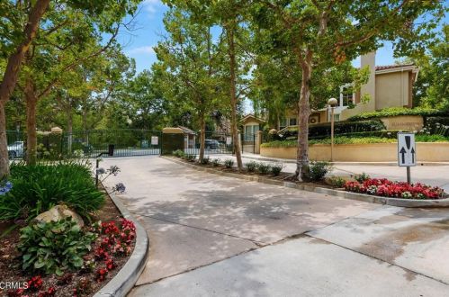 525 Bannister Way, Simi Valley, CA 93065-7329