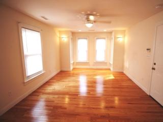 511 Center St, Wallingford CT 06492-3882 exterior