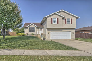 42 Holder Way, Bloomington, IL 61704-8152