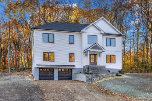 45 Woods Grove Rd, Huntington, CT 06484-3434