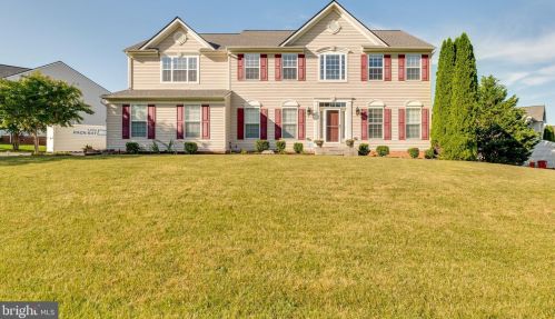 48 Greenbriar Cir, Charles Town, WV 25414-4294