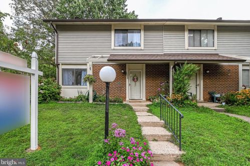10668 Myrtle Oak Ct, Springfield, VA 22015-2201