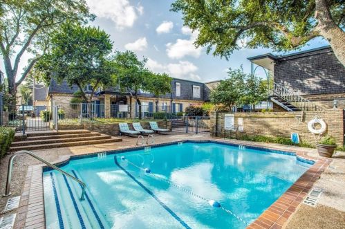 5033 Cedar Springs Rd, Dallas TX  75235-8711 exterior