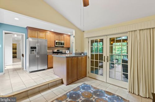 8809 Burbank Rd, Annandale, VA 22003-3855