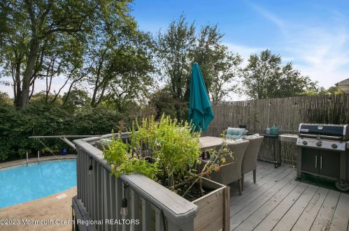 37 Walnut Ave, Tinton Falls NJ 07701-6132 exterior