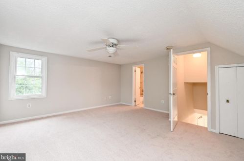 5074 Queens Wood Dr, Springfield VA  22015-1530 exterior