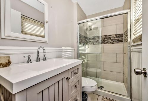 8459 Fernwell Dr, Cincinnati OH 45231-5747 exterior