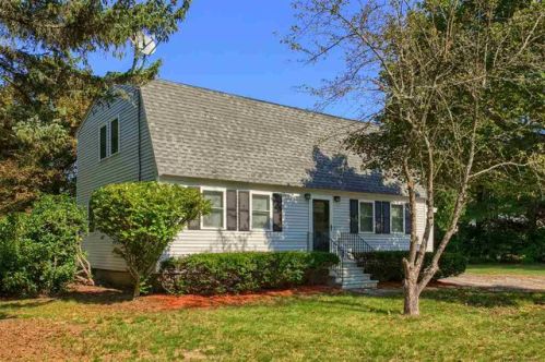 6 Balcom Rd, Pelham, NH 03076-2701
