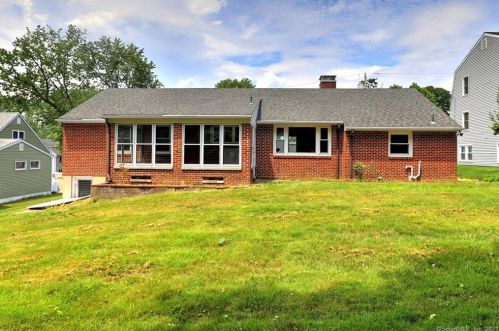 91 Wrinn St, Wallingford CT  06492-3141 exterior