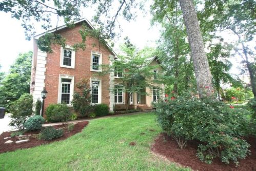 204 Amherst Dr, Tullahoma, TN 37388-5810
