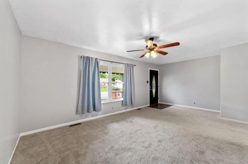 11064 Alan Shepard Dr, Hazelwood, MO 63043-1902