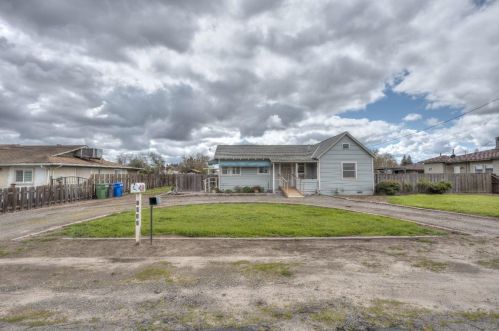 1832 Brier Rd, Turlock, CA 95380-6107