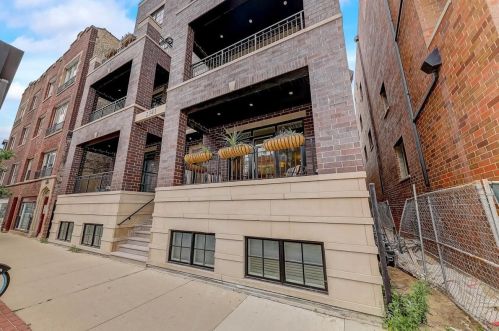 2341 Roscoe St, Chicago, IL 60618-2308