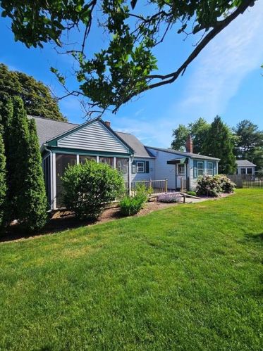 69 Trent Ave, Warwick, RI 02889-8262