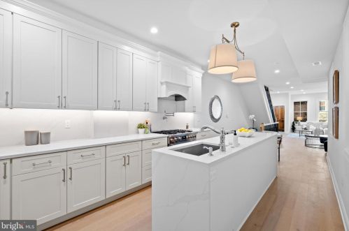 541 22nd St, Philadelphia PA  19130-3130 exterior