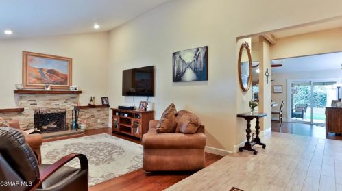 5474 Geoffrey Ave, Simi Valley CA  93063-4123 exterior