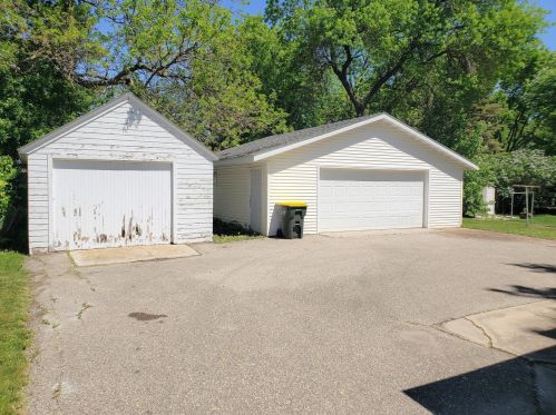 908 13th Ave, Willmar, MN 56201-3941