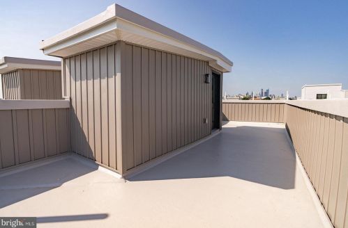 2302 Gordon St, Philadelphia PA 19132-4631 exterior