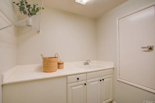 324 Quail Rdg, Irvine CA  92603-4240 exterior