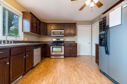 913 59th Pl, Gary, IN 46410-2421