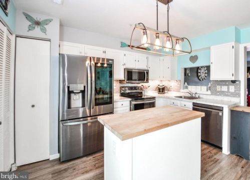 8 Old Oak Pl, Graceham, MD 21788-1858