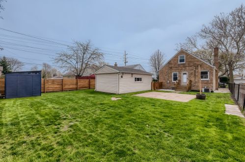 7022 Keeney St, Niles IL  60714-3038 exterior