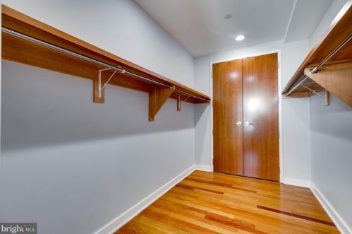 105 12th St, Philadelphia PA 19107-4809 exterior