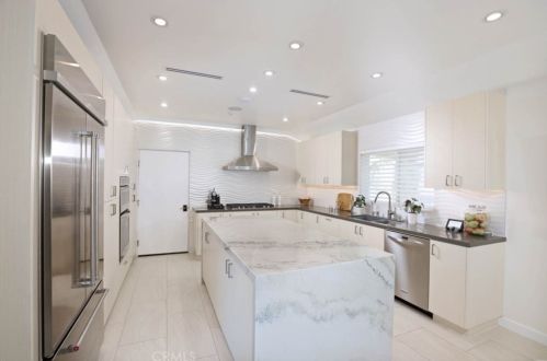 3001 Cloudcrest Rd, Glendale CA  91214-1304 exterior
