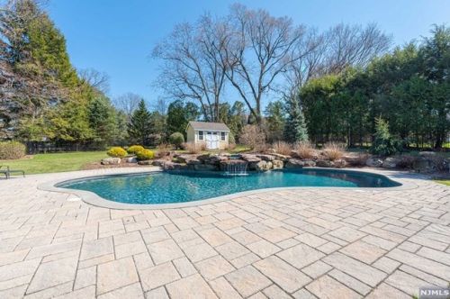 9 Partridge Hl, Upper Saddle River, NJ 07458-1733
