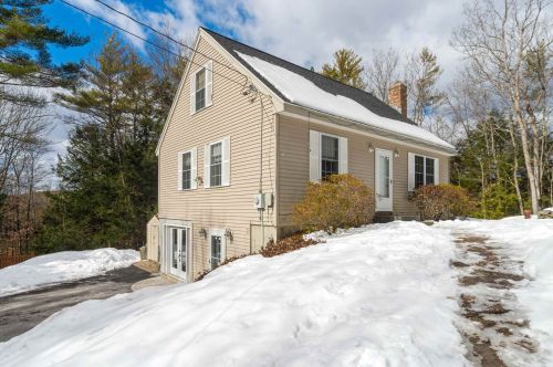 72 New London Dr, Concord, NH 03303-7921